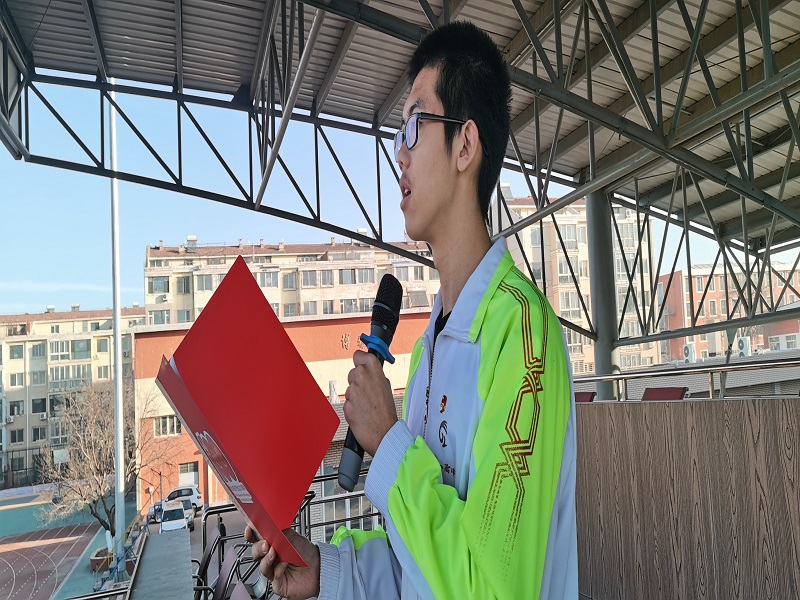 勤奋学习 强国有我——葫芦岛市第二高级中学举行本学期第八次升旗仪式