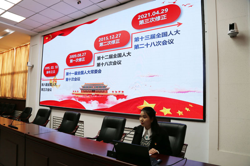 学法明教 依法育人——市二高中组织开展学习学习党的教育方针暨《教育法》（修订版）主题党日活动