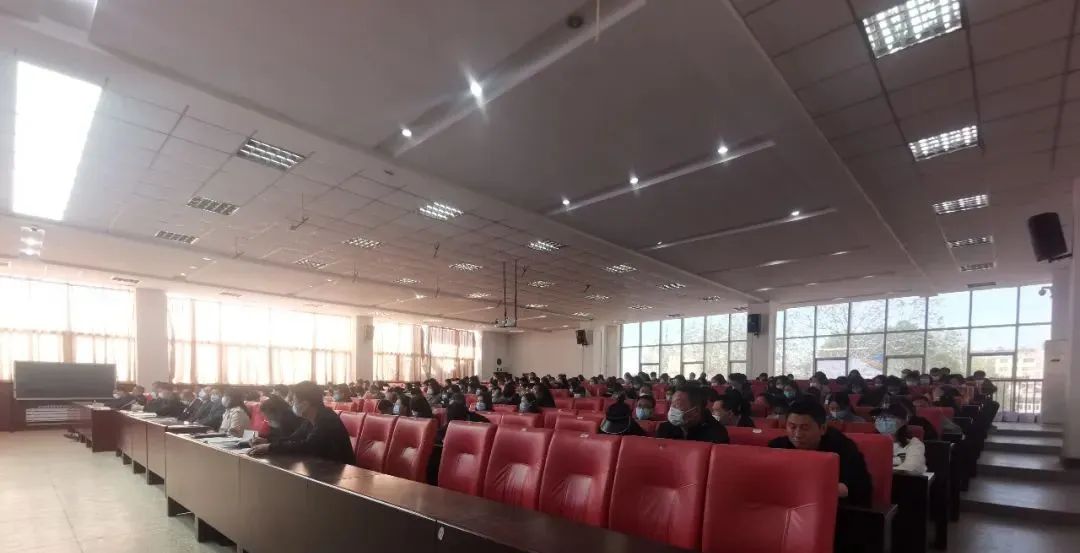凝心聚力谋发展，踔厉奋发向未来——市二高中召开2022春季学期教职工大会
