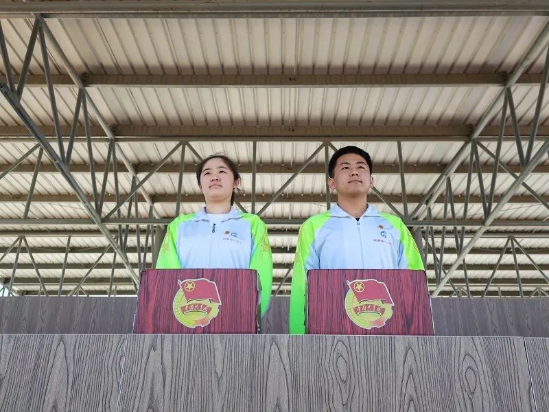 不负时代 书写青春华章——葫芦岛市第二高级中学举行本学期第二次升旗仪式
