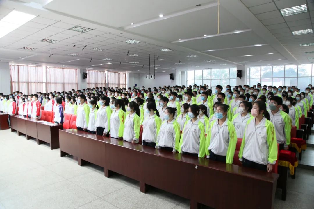 踔厉奋发 一起向未来——市二高中举行2022年春季学期开学典礼暨2022届高三毕业典礼