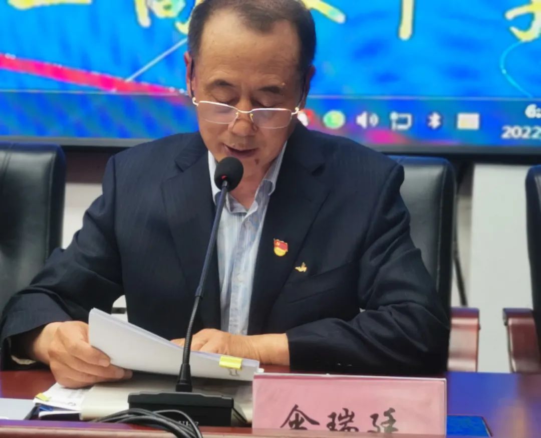 踔厉奋发 一起向未来——市二高中举行2022年春季学期开学典礼暨2022届高三毕业典礼