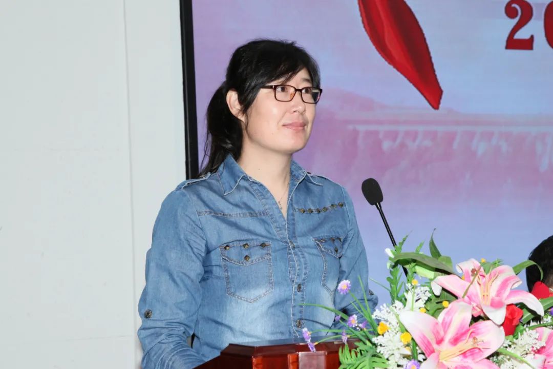 踔厉奋发 一起向未来——市二高中举行2022年春季学期开学典礼暨2022届高三毕业典礼