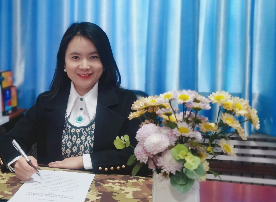 扬师德 树师风 当旗帜 做先锋——市二高中2022暑期名优教师、党员教师公益课堂教师风采
