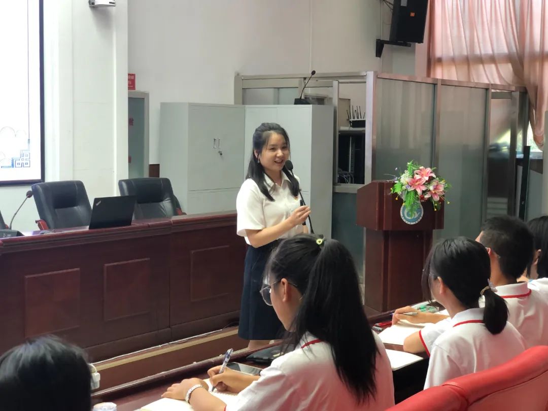 扬师德 树师风 当旗帜 做先锋——市二高中2022暑期名优教师、党员教师公益课堂教师风采