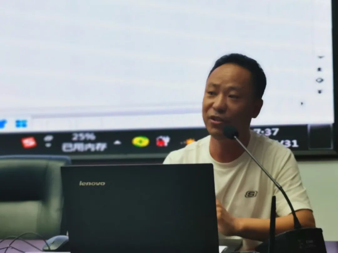 扬师德 树师风 当旗帜 做先锋——市二高中2022暑期名优教师、党员教师公益课堂教师风采