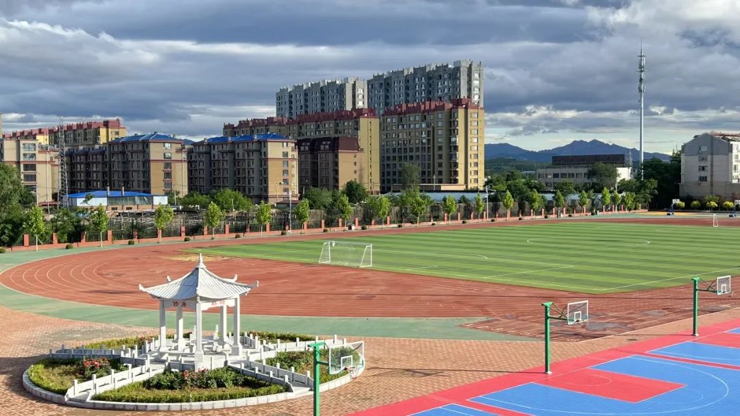 厉兵秣马谋新篇 踔厉奋发启征程——葫芦岛市二高中召开2022—2023学年秋季学期开学工作部署会