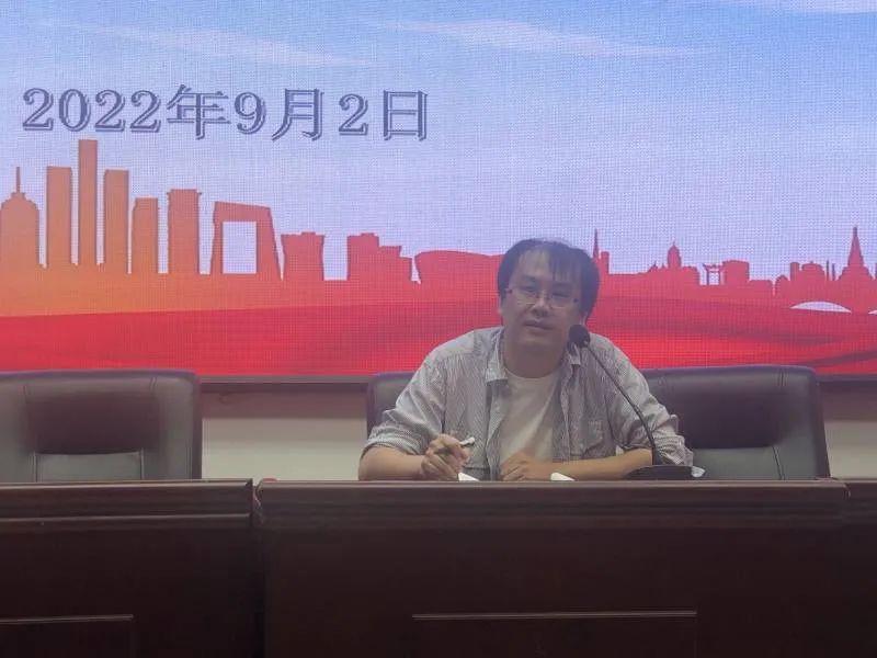 市二高中召开第一届英语节工作部署会