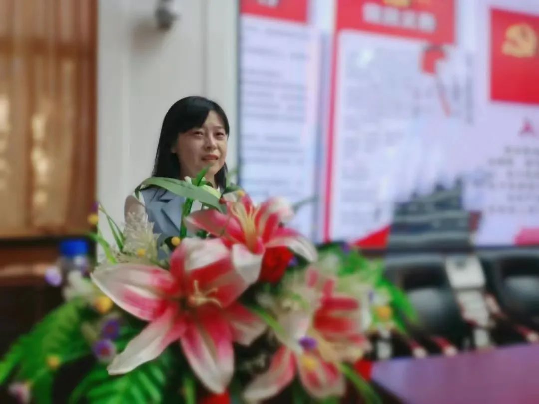 勇挑教育千斤担 培根铸魂育新人——市二高中举行庆祝第38个教师节大会