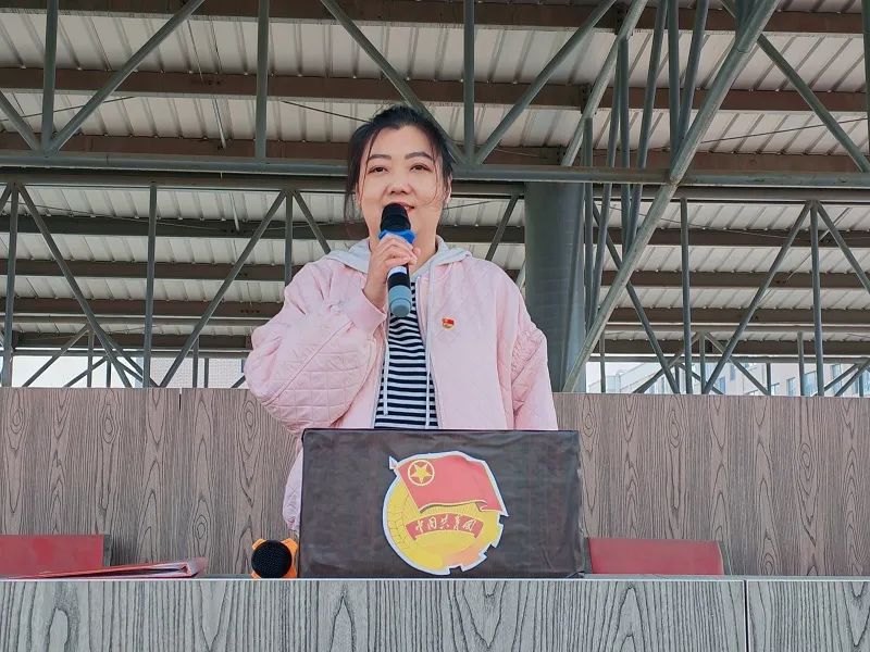 提升文明素养 创建文明校园———葫芦岛市第二高级中学举行本学期第一次升旗仪式