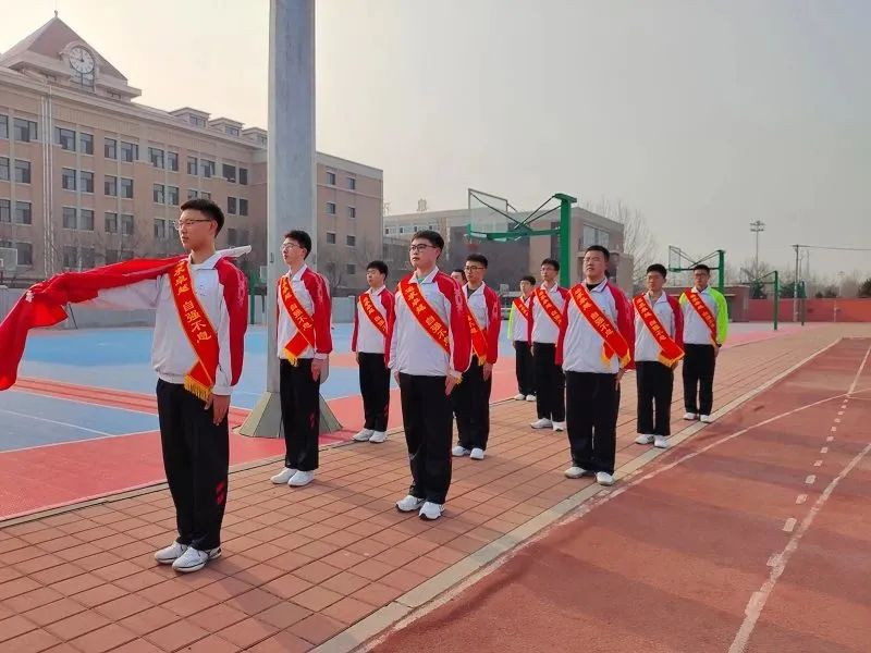 提升文明素养 创建文明校园———葫芦岛市第二高级中学举行本学期第一次升旗仪式