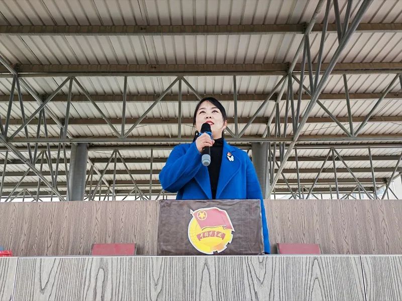 提升文明素养 创建文明校园———葫芦岛市第二高级中学举行本学期第一次升旗仪式