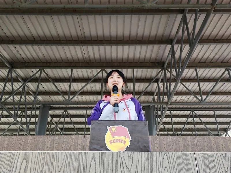传承雷锋精神 争做时代先锋——葫芦岛市第二高级中学举行本学期第二次升旗仪式