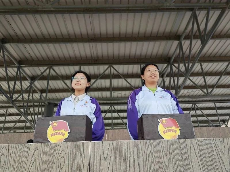 追风赶月莫停留 逐梦前行铸辉煌——葫芦岛市第二高级中学举行本学期第三次升旗仪式