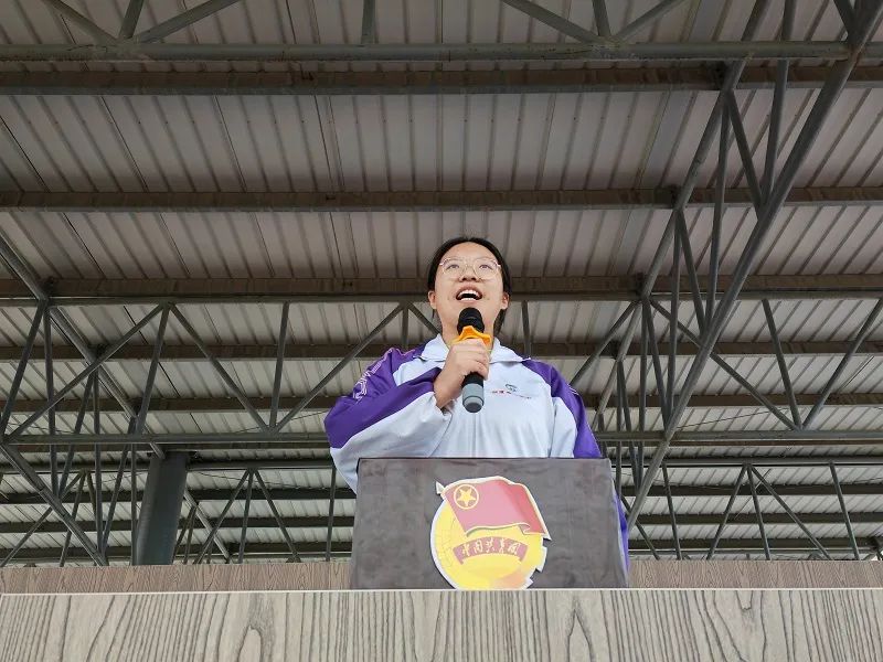 追风赶月莫停留 逐梦前行铸辉煌——葫芦岛市第二高级中学举行本学期第三次升旗仪式