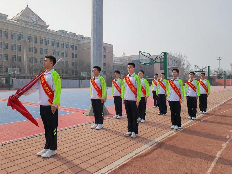 防范新型电信网络诈骗 携手共建平安校园——葫芦岛市第二高级中学举行本学期第五次升旗仪式