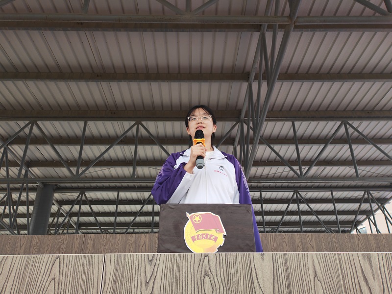 缅怀革命先烈 担当青年使命——葫芦岛市第二高级中学举行本学期第七次升旗仪式