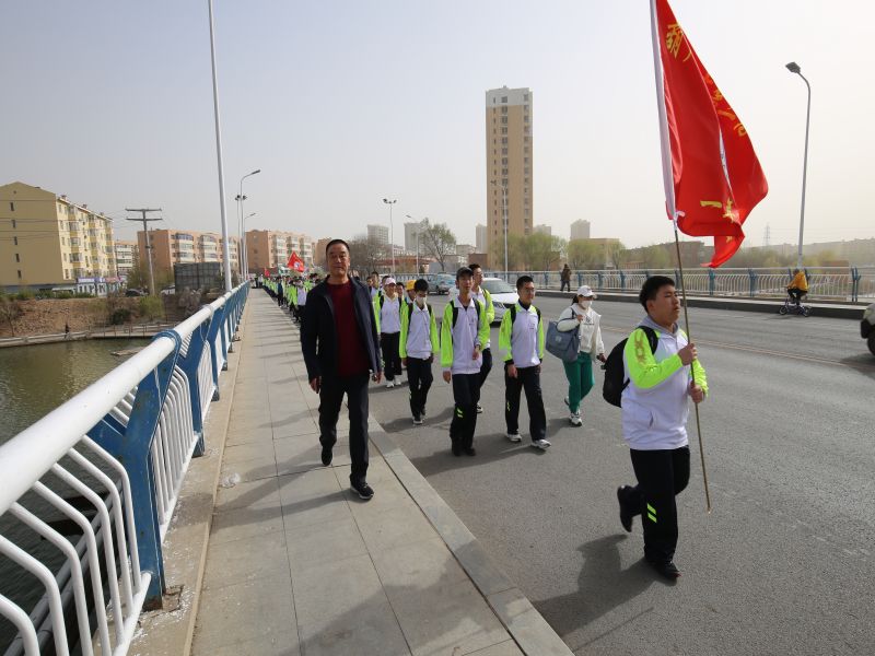 探寻家乡美 青春励志行——葫芦岛市第二高级中学开展第二届学生远足活动