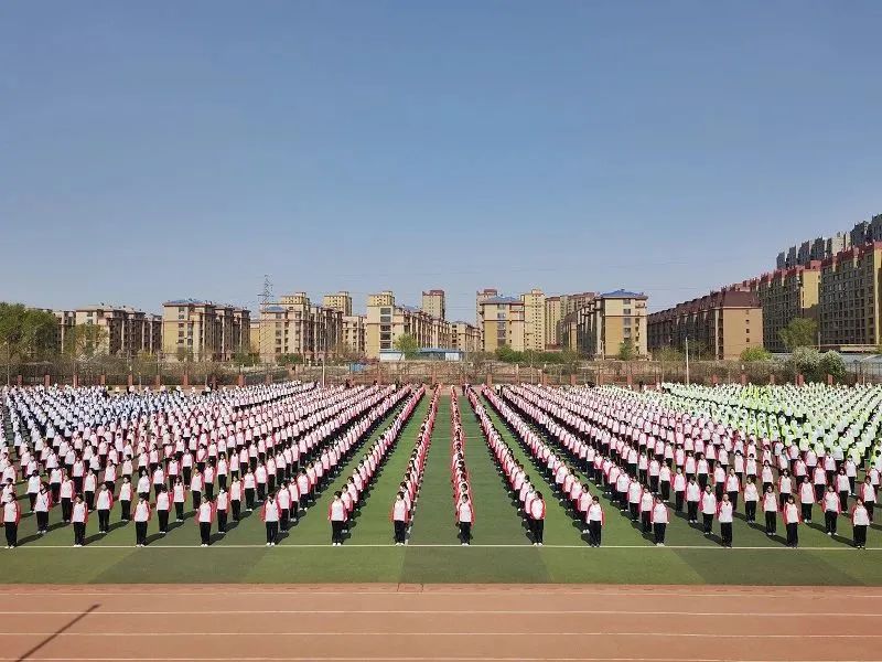 诵读中华经典 弘扬传统文化——葫芦岛市第二高级中学举行本学期第九次升旗仪式
