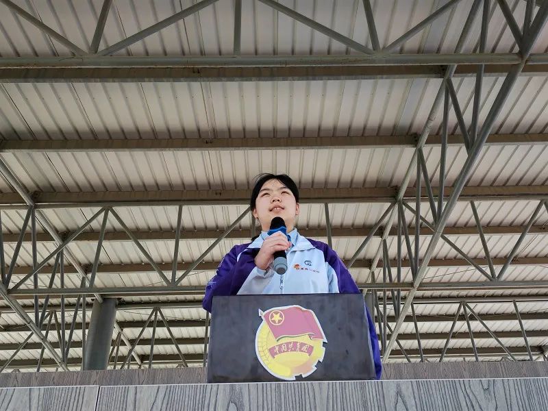 诵读中华经典 弘扬传统文化——葫芦岛市第二高级中学举行本学期第九次升旗仪式