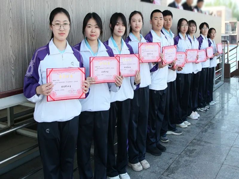 不忘初心梦想 拼搏铸就辉煌——葫芦岛市第二高级中学举行2023届高三毕业典礼