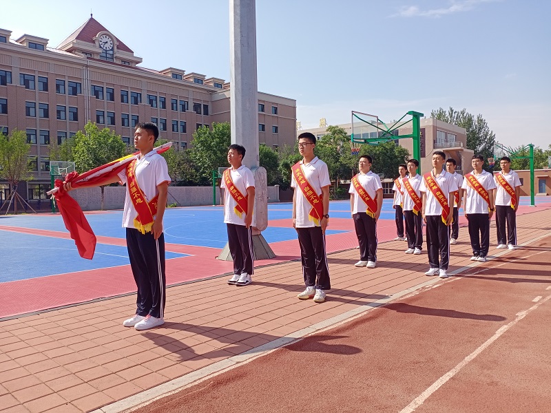 五育并举  争做新时代好少年 ——葫芦岛市第二高级中学举行本学期第十二次升旗仪式