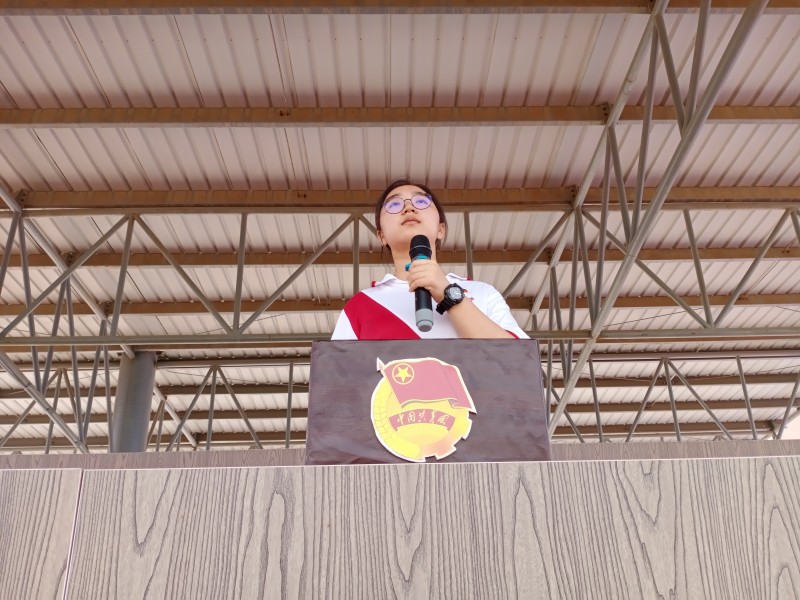 学习贯彻党的二十大精神 争做新时代追梦人——葫芦岛市第二高级中学举行本学期第十三次升旗仪式