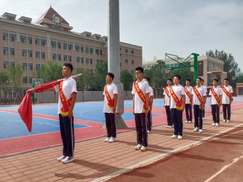学习贯彻党的二十大精神 争做新时代追梦人——葫芦岛市第二高级中学举行本学期第十三次升旗仪式