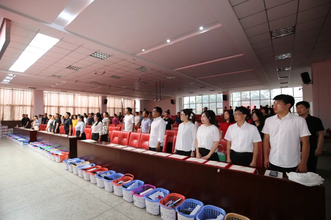 笃行不怠守初心 踔厉奋发再启程——市二高中党委组织召开庆祝中国共产党建立102周年暨“两优一先”七一表彰大会