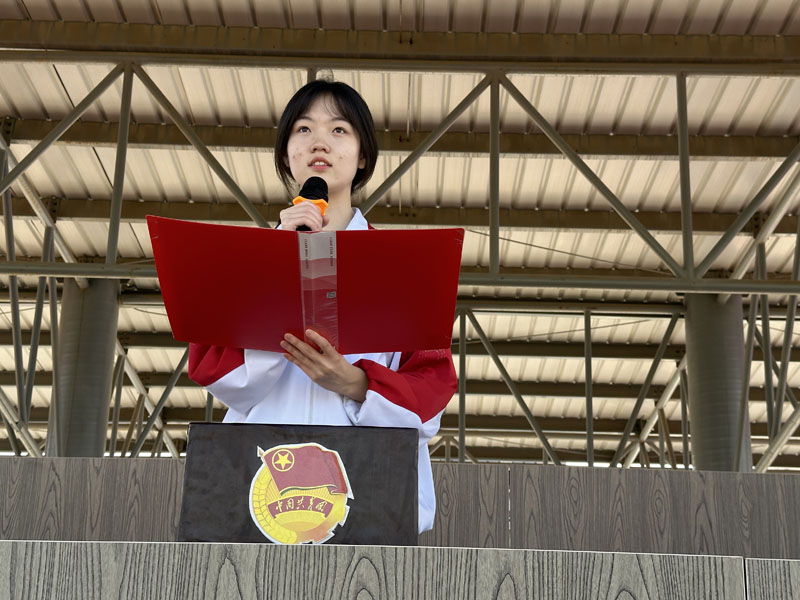 勿忘九一八 青年当自强-葫芦岛市第二高级中学举行本学期第二次升旗仪式