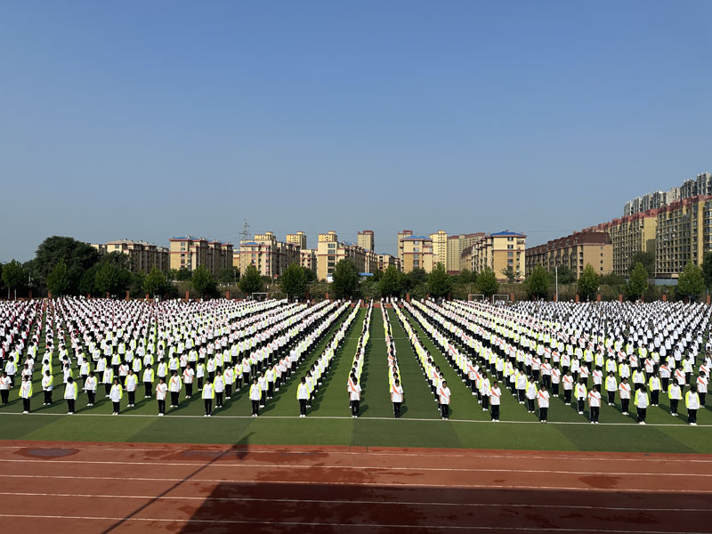 勿忘九一八 青年当自强-葫芦岛市第二高级中学举行本学期第二次升旗仪式