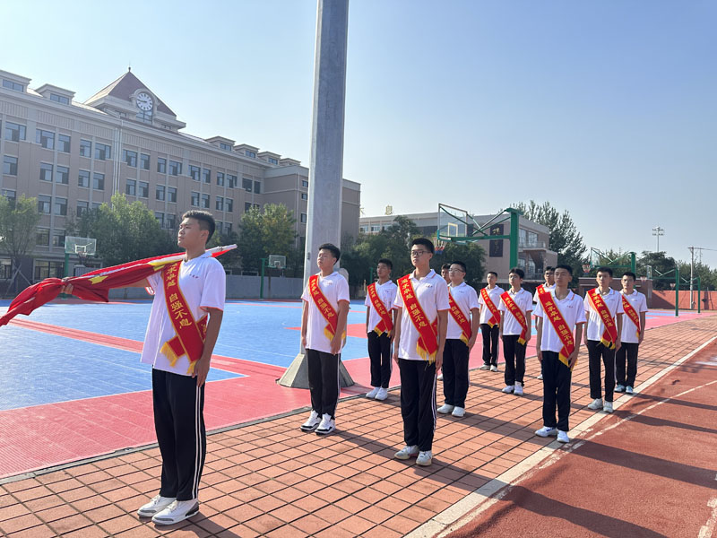 勿忘九一八 青年当自强-葫芦岛市第二高级中学举行本学期第二次升旗仪式