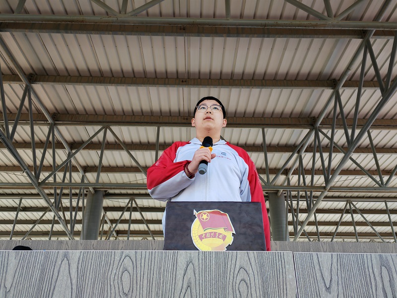 三月春风暖人心 雷锋精神伴我行——葫芦岛市第二高级中学举行本学期第三次升旗仪式