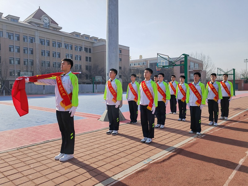三月春风暖人心 雷锋精神伴我行——葫芦岛市第二高级中学举行本学期第三次升旗仪式