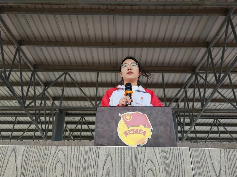 拒绝校园欺凌 守护阳光校园——葫芦岛市第二高级中学举行本学期第四次升旗仪式