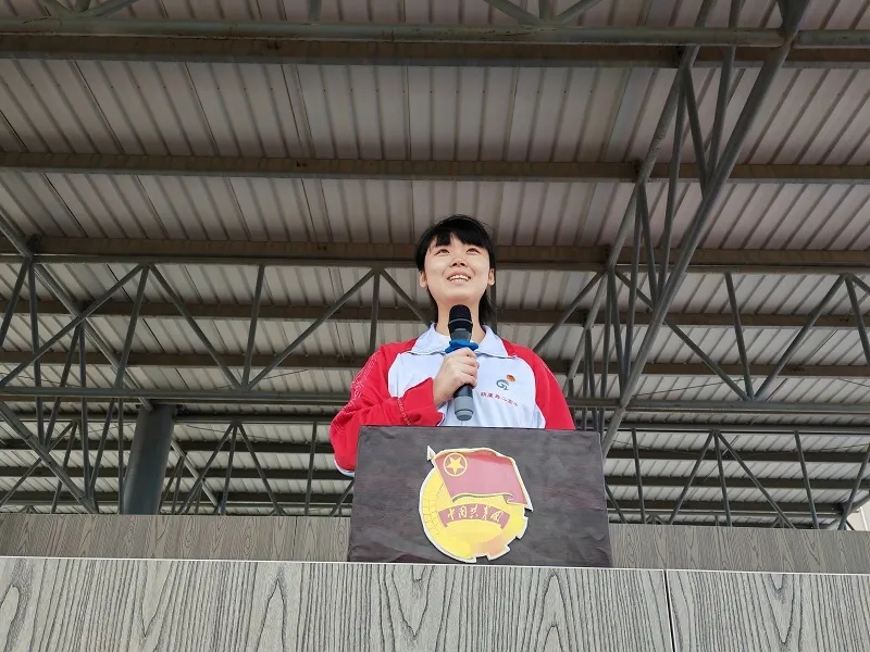 拒绝校园欺凌 守护阳光校园——葫芦岛市第二高级中学举行本学期第四次升旗仪式