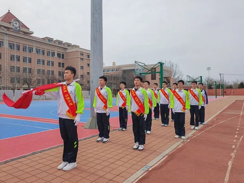 拒绝校园欺凌 守护阳光校园——葫芦岛市第二高级中学举行本学期第四次升旗仪式