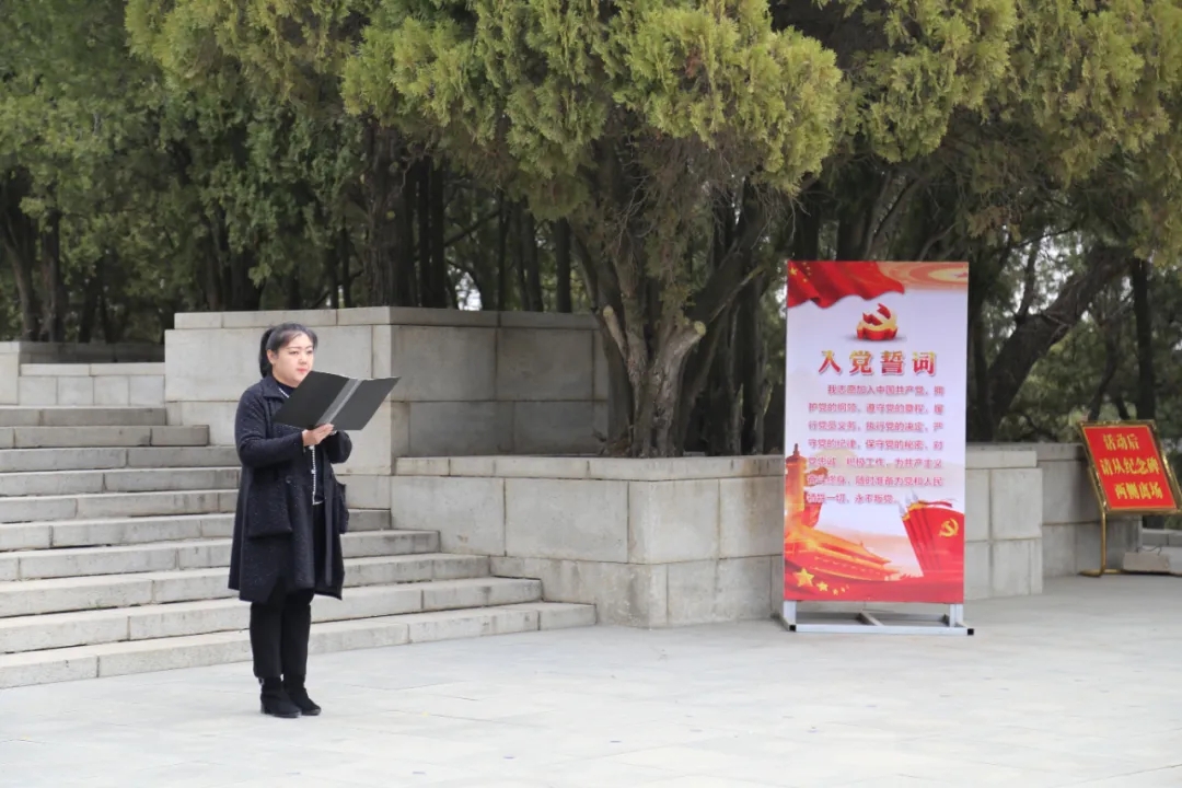 缅怀革命先烈 传承红色基因——葫芦岛市第二高级中学开展“清明祭英烈”主题团日活动