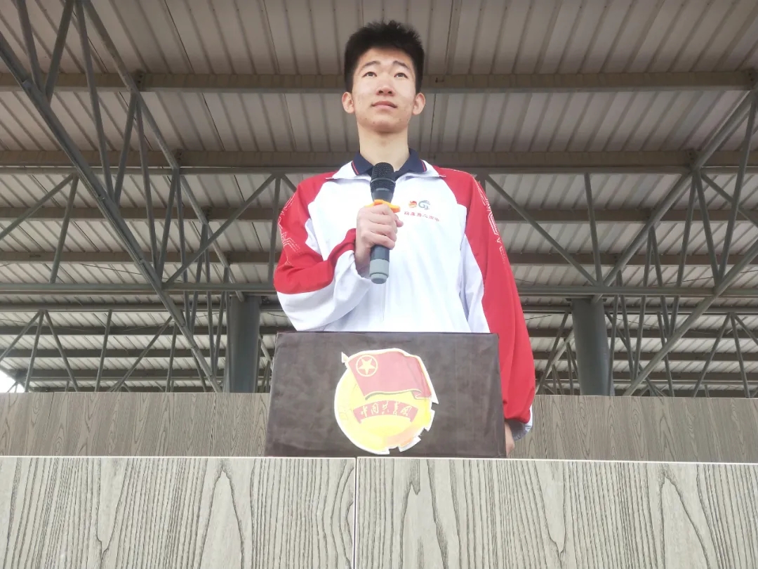 青春向党 奋斗强国——葫芦岛市第二高级中学举行本学期第六次升旗仪式