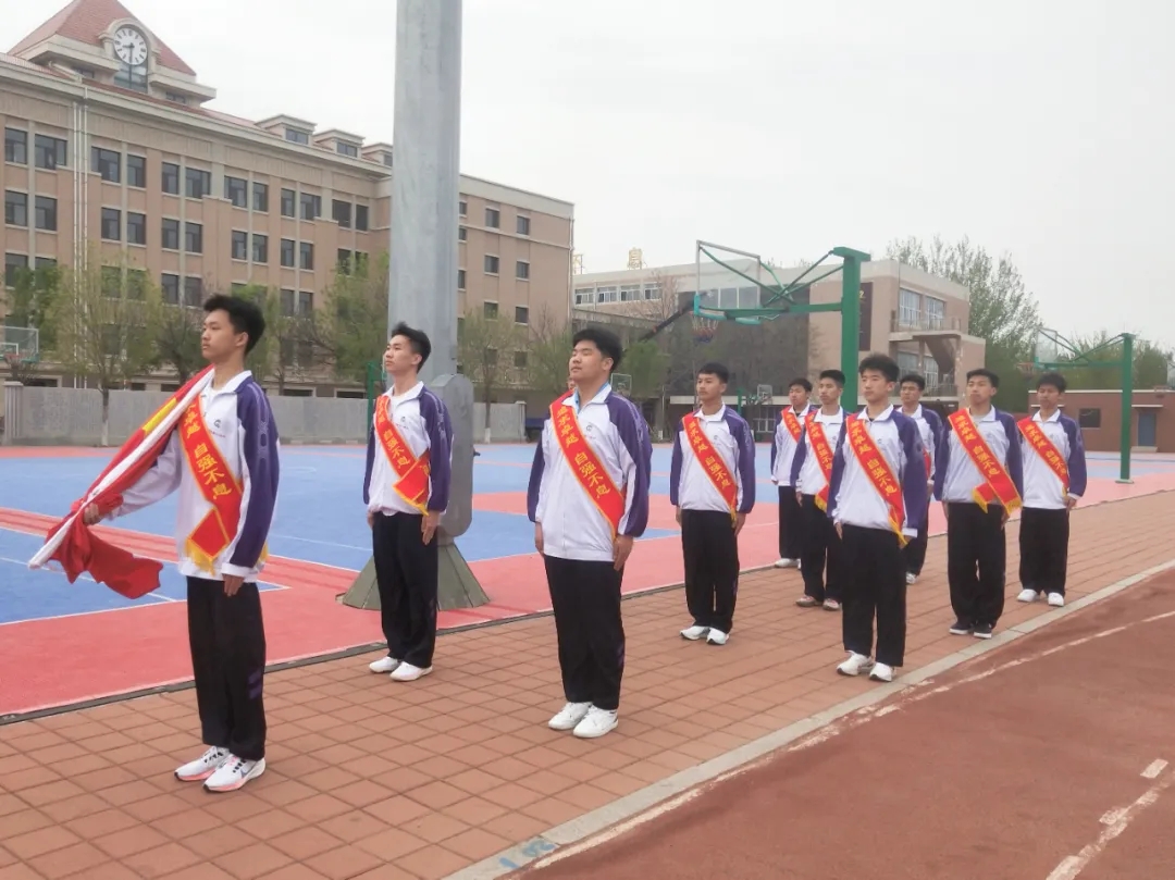 青春向党 奋斗强国——葫芦岛市第二高级中学举行本学期第六次升旗仪式