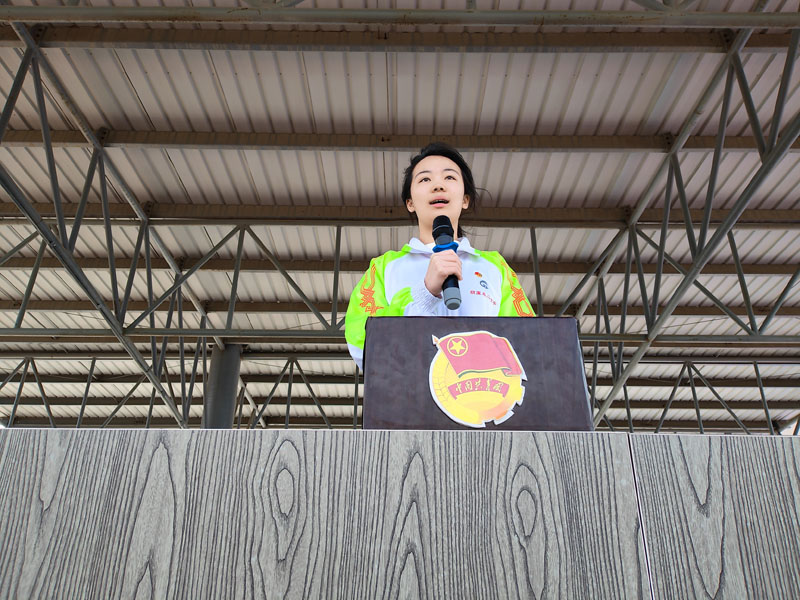 传承五四精神 争做有为青年——葫芦岛市第二高级中学举行本学期第七次升旗仪式