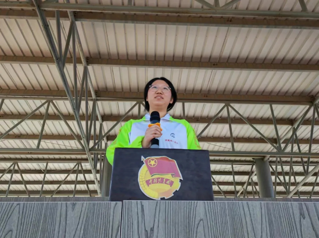 拥有阳光心理 享受快乐人生——葫芦岛市第二高级中学举行本学期第八次升旗仪式