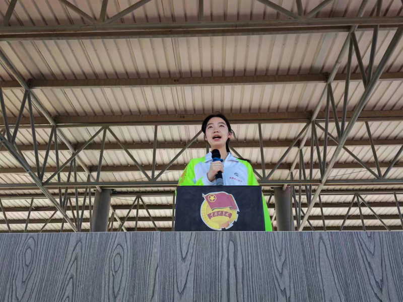 常怀感恩之心 常为感恩之行——葫芦岛市第二高级中学举行本学期第十次升旗仪式