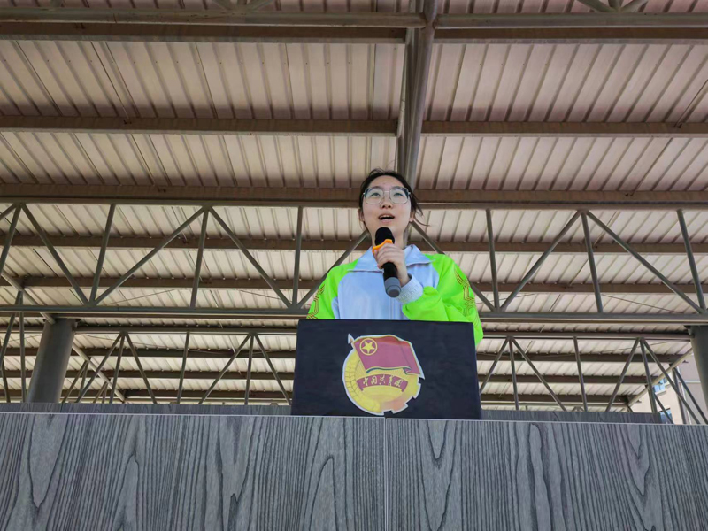 常怀感恩之心 常为感恩之行——葫芦岛市第二高级中学举行本学期第十次升旗仪式