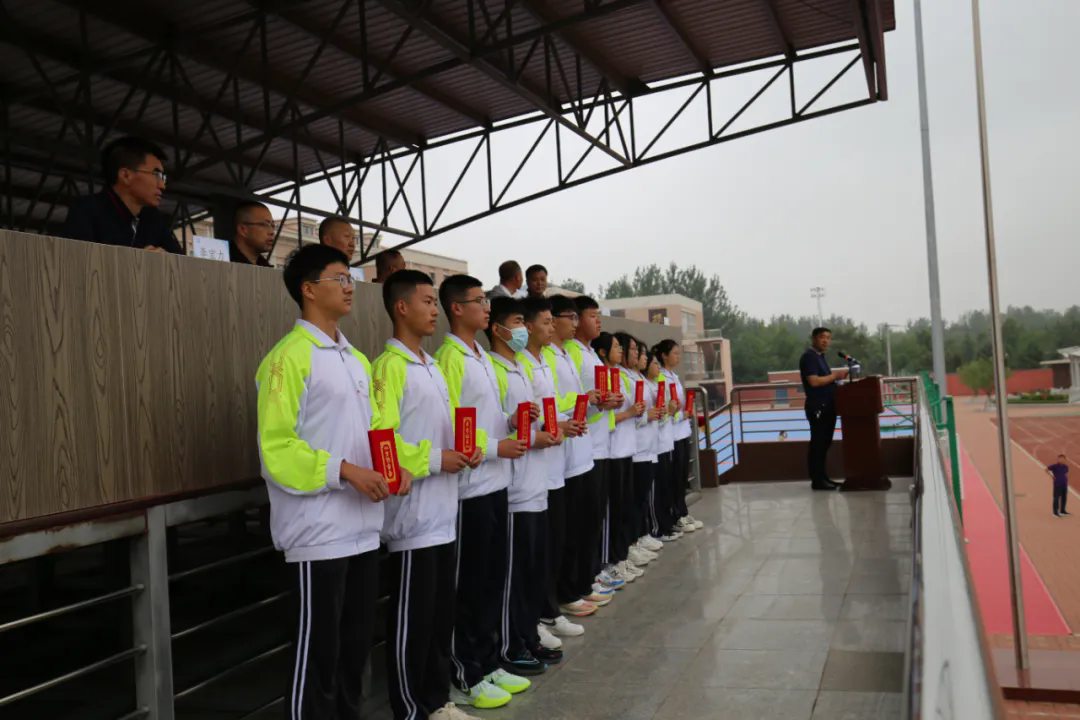 铭记成长 不负使命——葫芦岛市第二高级中学举行住校生生活指导课程结业典礼