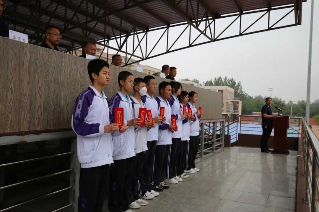铭记成长 不负使命——葫芦岛市第二高级中学举行住校生生活指导课程结业典礼