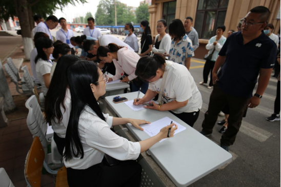 “育”见未来 共赴美好——市二高中举办校园开放日活动