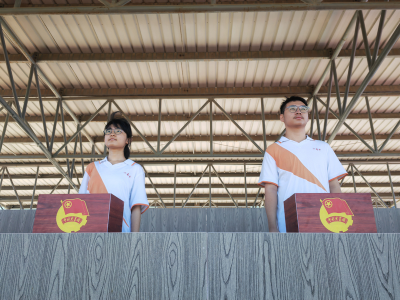 踏求学征程 圆强国之梦——葫芦岛市第二高级中学举行本学期第一次升旗仪式
