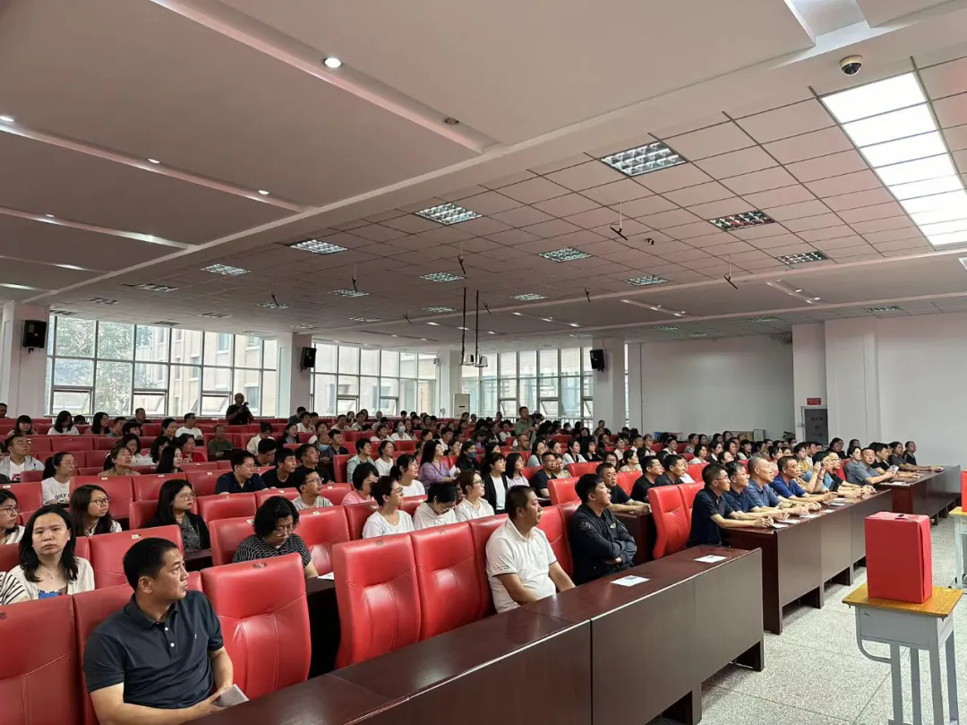 爱心汇聚，共渡难关——葫芦岛市第二高级中学抗洪救灾捐款仪式温暖启航