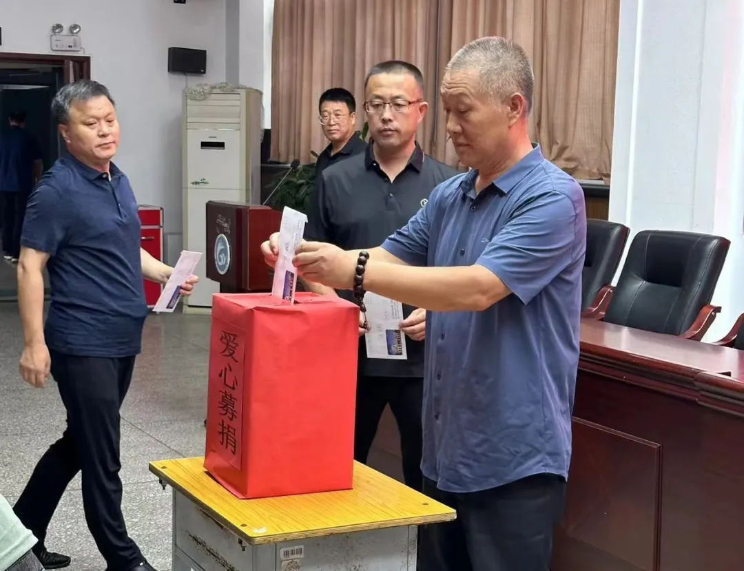 爱心汇聚，共渡难关——葫芦岛市第二高级中学抗洪救灾捐款仪式温暖启航